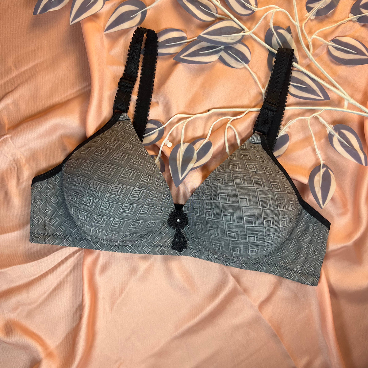 Feather Fit Geometric Print Padded Bra – Wireless Seamless Everyday Support Bra for Women Pakistan