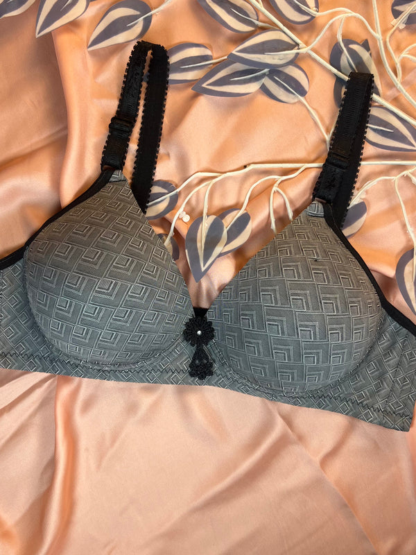 Feather Fit Geometric Print Padded Bra – Wireless Seamless Everyday Support Bra for Women Pakistan